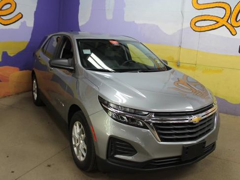 Used 2023 Chevrolet Equinox LS FWD image 2