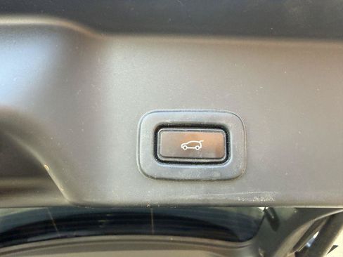 Used 2020 Land Rover Range Rover Evoque SE AWD/4WD image 23