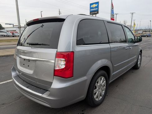 Used 2015 Chrysler Town & Country Touring w/ Driver Convenience Group image 5