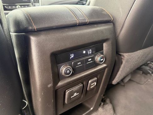 Used 2019 Chevrolet Traverse RS image 9