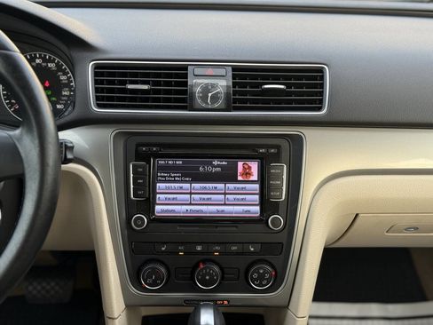 Used 2015 Volkswagen Passat 1.8T Limited Edition image 17