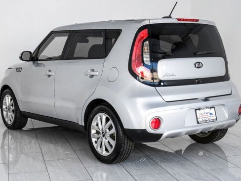 Used 2017 Kia Soul + image 8
