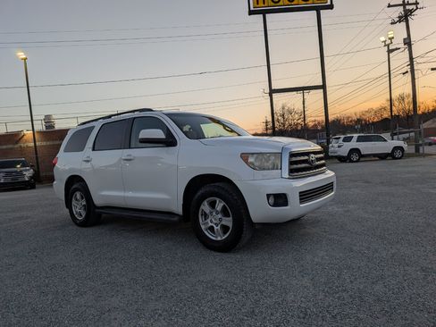 Used 2013 Toyota Sequoia SR5 image 3