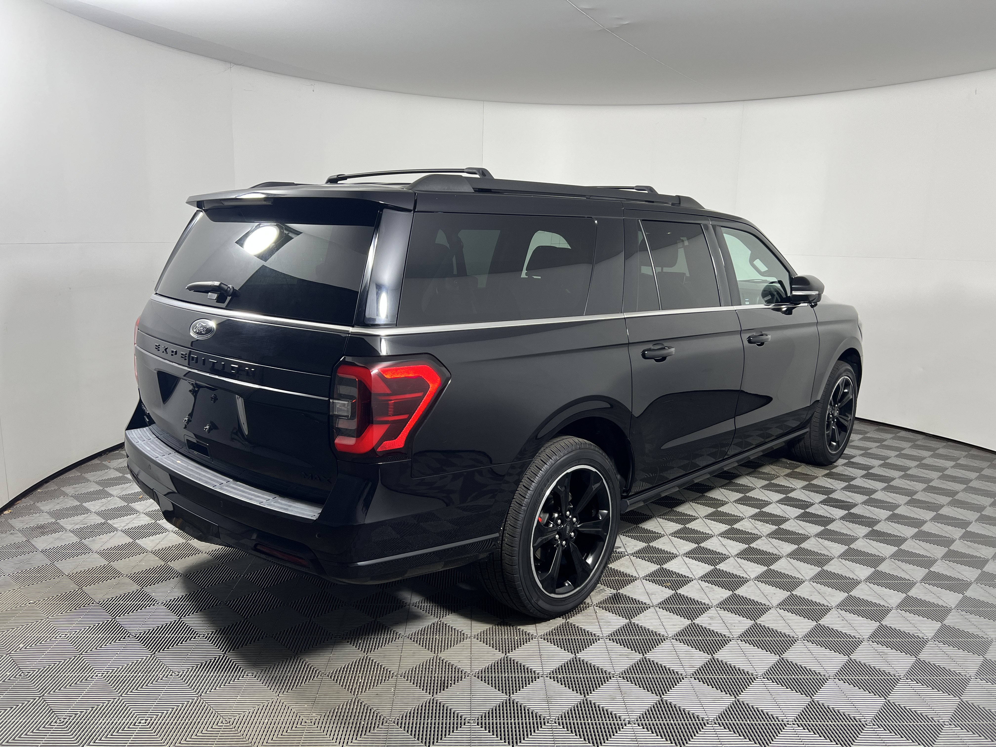 Used 2022 Ford Expedition Max Limited AWD/4WD image 5
