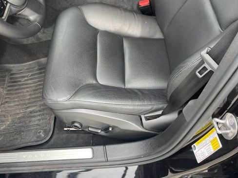 Used 2025 Volvo S60 B5 Plus image 3