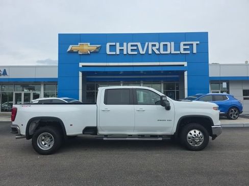 Used 2025 Chevrolet Silverado 3500 LT w/ Safety Package AWD/4WD image 2