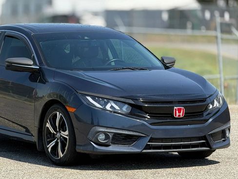 Used 2017 Honda Civic Touring image 15