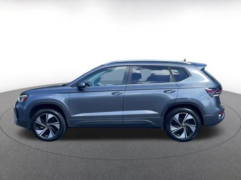 Used 2025 Volkswagen Taos SE image 9