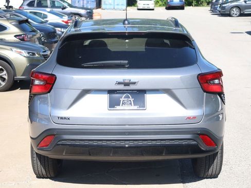 Used 2025 Chevrolet Trax RS w/ Sunroof Package FWD image 6