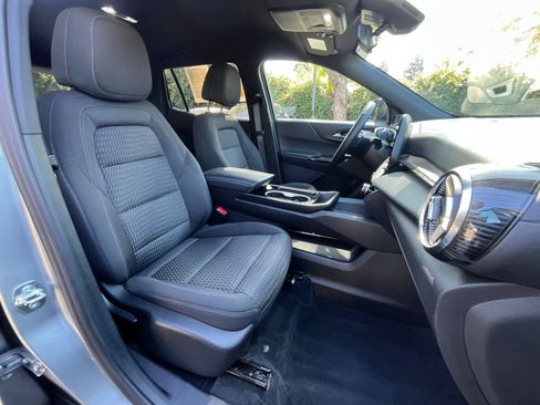 Used 2025 Chevrolet Equinox LT FWD image 36