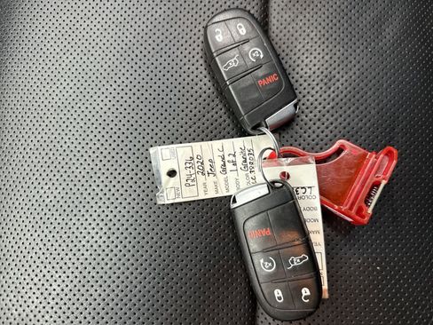 Used 2020 Jeep Grand Cherokee Overland AWD/4WD image 46