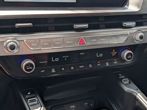 Used 2024 Kia Telluride S w/ S Sunroof Package FWD image 18