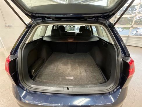 Used 2016 Volkswagen Golf S image 18