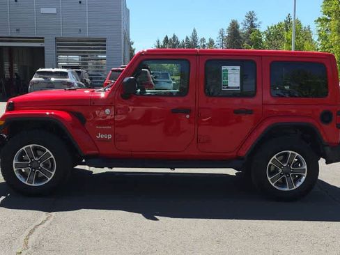 Used 2018 Jeep Wrangler Unlimited Sahara AWD/4WD image 5