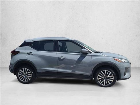 Used 2024 Nissan Kicks SV FWD image 4