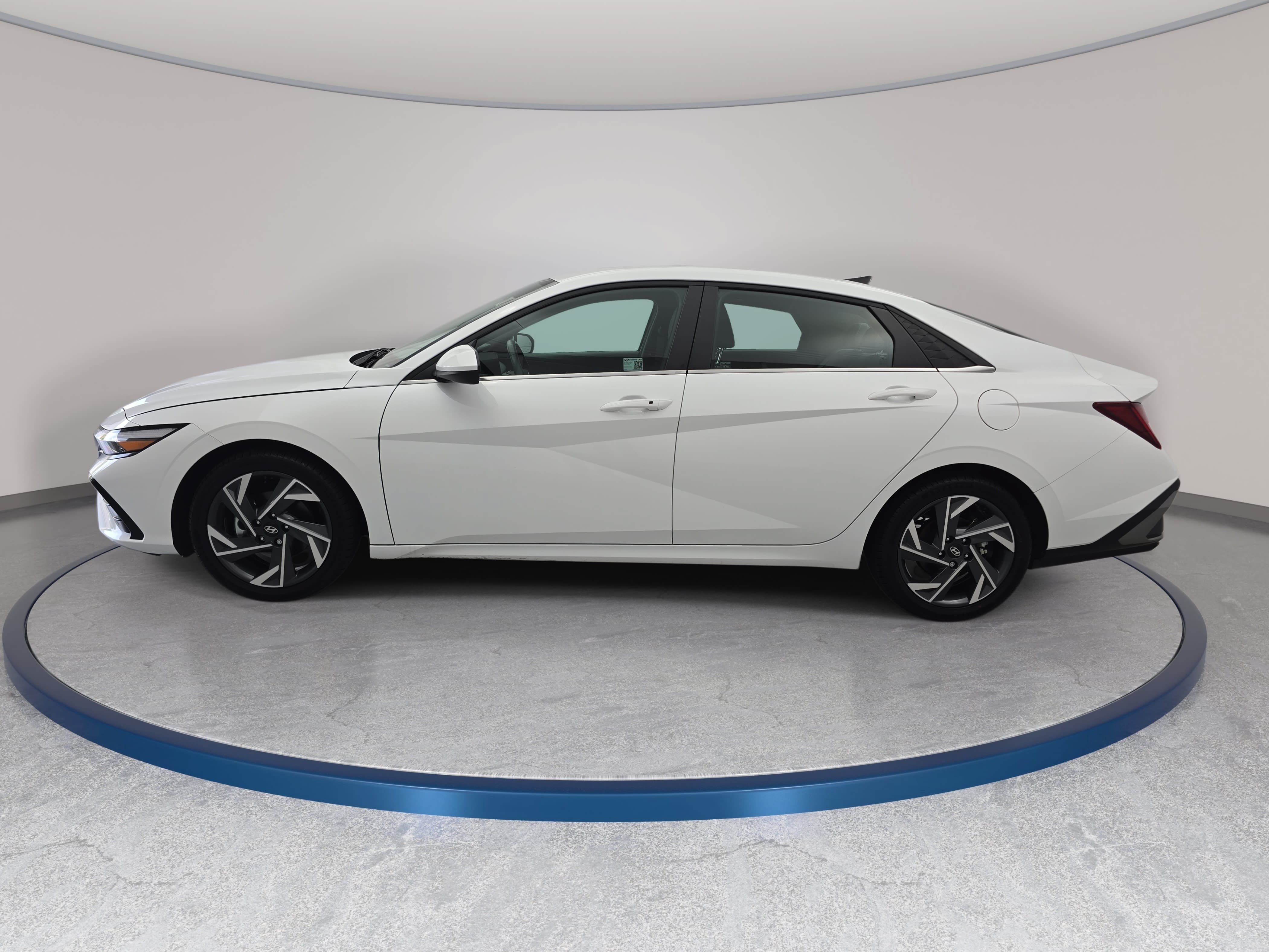 Used 2025 Hyundai Elantra SEL FWD image 8