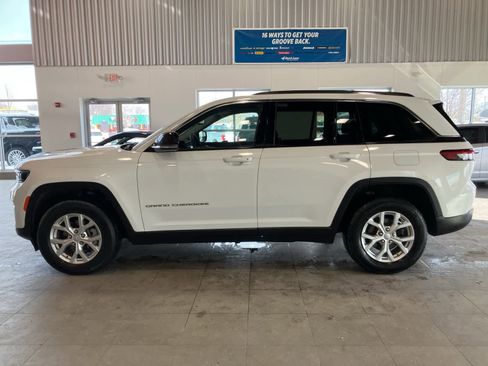 Used 2023 Jeep Grand Cherokee Limited image 8