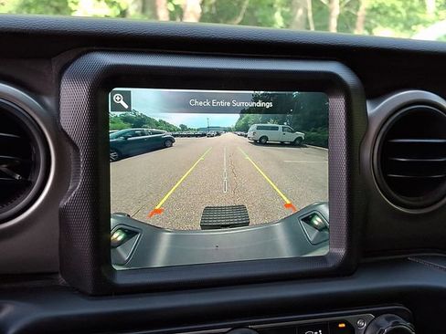 Used 2021 Jeep Gladiator Sport AWD/4WD image 19
