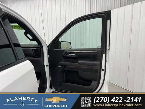 Used 2025 GMC Sierra 1500 AT4 w/ Technology Package AWD/4WD image 14
