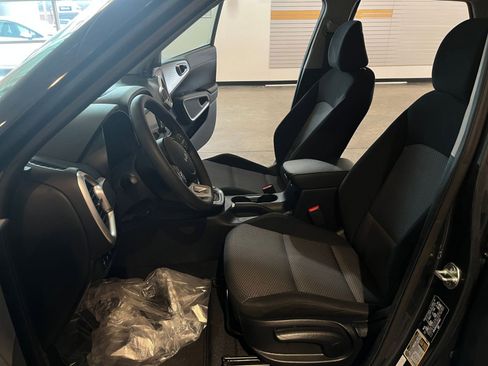 Used 2025 Kia Soul LX w/ LX Technology Package image 27