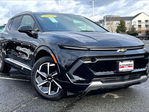 Used 2024 Chevrolet Equinox EV LT image 2