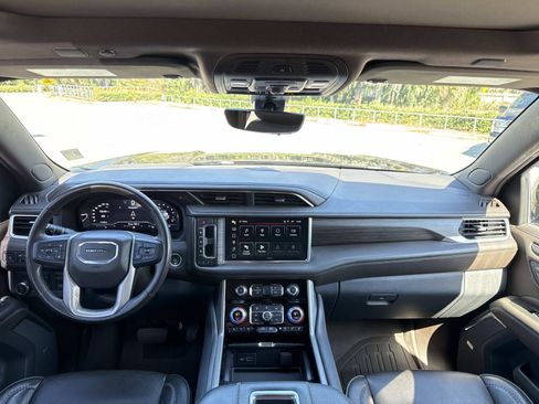 Used 2022 GMC Yukon XL Denali w/ Denali Ultimate Package image 12
