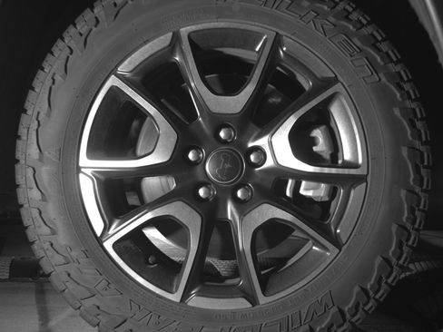 Used 2025 Jeep Compass Trailhawk AWD/4WD image 13