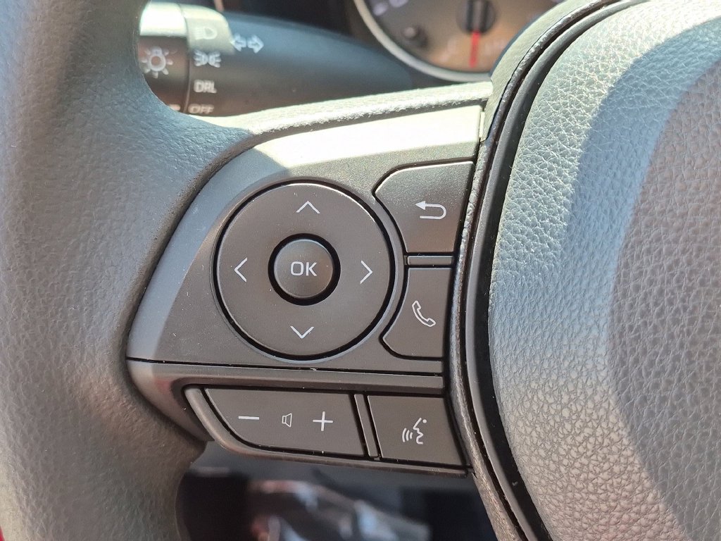 Used 2020 Toyota RAV4 LE FWD image 17