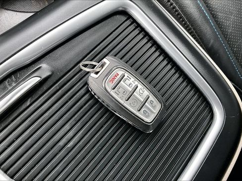Used 2021 Chrysler Pacifica Touring-L FWD image 35