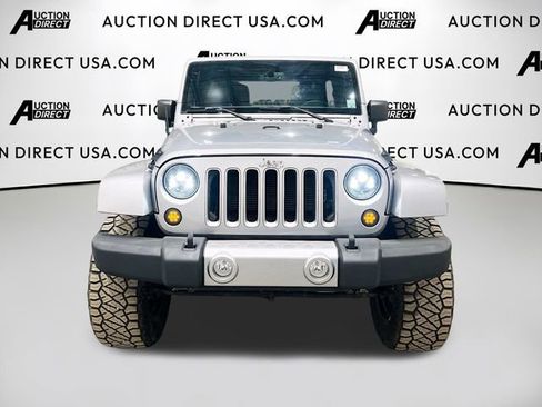 Used 2016 Jeep Wrangler Unlimited Sahara w/ Connectivity Group AWD/4WD image 3