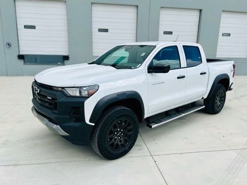 Used 2024 Chevrolet Colorado Trail Boss w/ Technology Package image 3