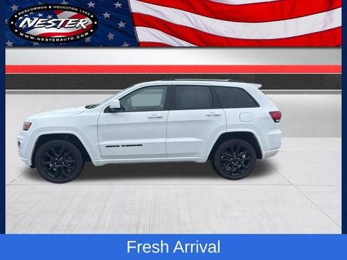Used 2020 Jeep Grand Cherokee Altitude image 1