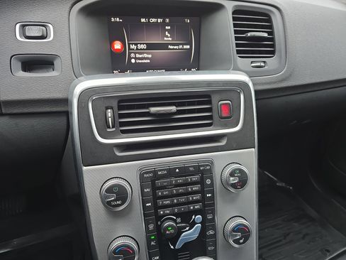 Used 2018 Volvo S60 T5 Dynamic w/ Vision Package image 19