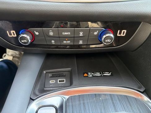 Used 2024 Buick Enclave Essence w/ Experience Buick Package AWD/4WD image 35