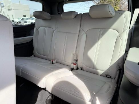 Used 2025 Jeep Wagoneer 4WD image 12