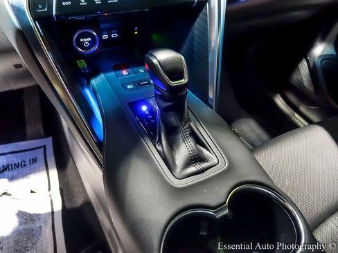 Used 2024 Toyota Venza Limited image 27