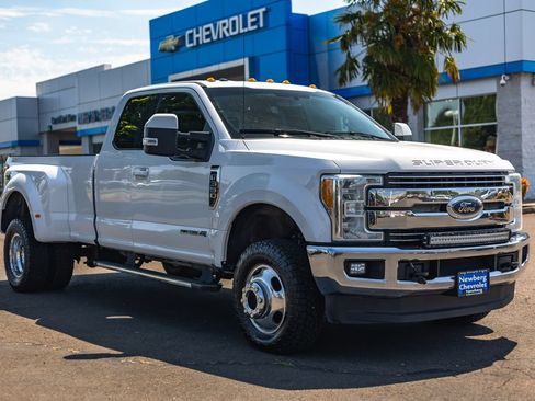 Used 2017 Ford F350 Lariat w/ Camper Package AWD/4WD image 7