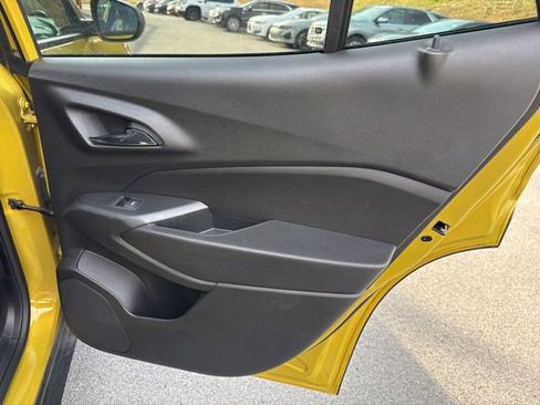 Used 2024 Chevrolet Trax RS w/ Sunroof Package image 11