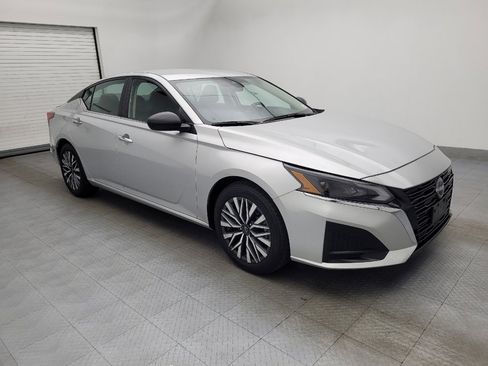 Used 2024 Nissan Altima 2.5 SV image 11