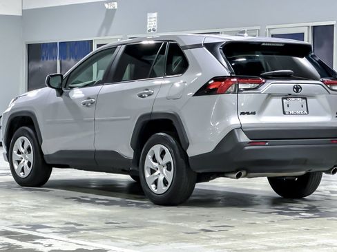 Used 2024 Toyota RAV4 LE AWD/4WD image 3
