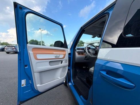 Used 2025 Volkswagen ID. Buzz 1st Edition AWD/4WD image 9