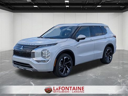 New 2025 Mitsubishi Outlander SEL image 1