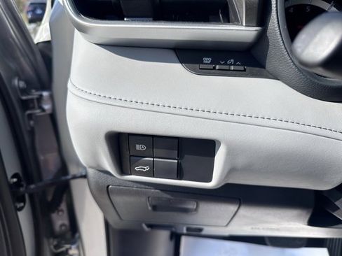 Used 2022 Toyota Highlander LE image 24