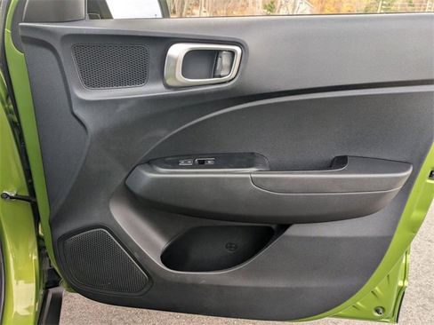 Certified 2022 Hyundai Venue SE image 35