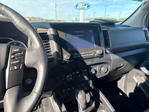 Used 2022 Nissan Frontier SV image 18
