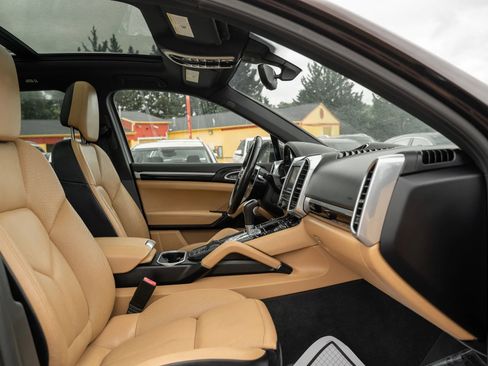 Used 2016 Porsche Cayenne AWD/4WD image 12