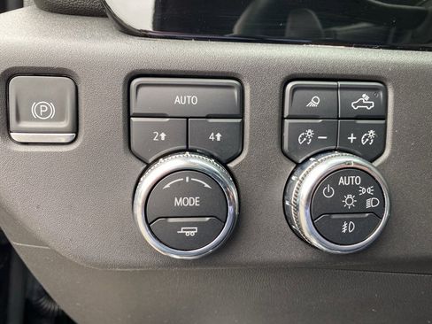 Used 2023 GMC Sierra 1500 SLT image 12