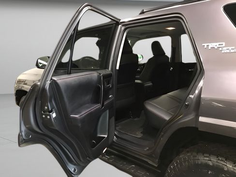 Certified 2022 Toyota 4Runner TRD Off-Road Premium AWD/4WD image 10