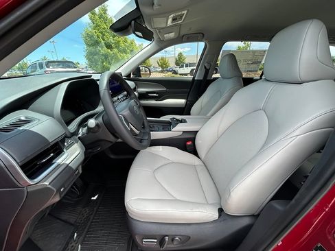 Used 2022 Toyota RAV4 XSE AWD/4WD image 13