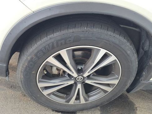 Used 2020 Nissan Rogue SV w/ Premium Package FWD image 4